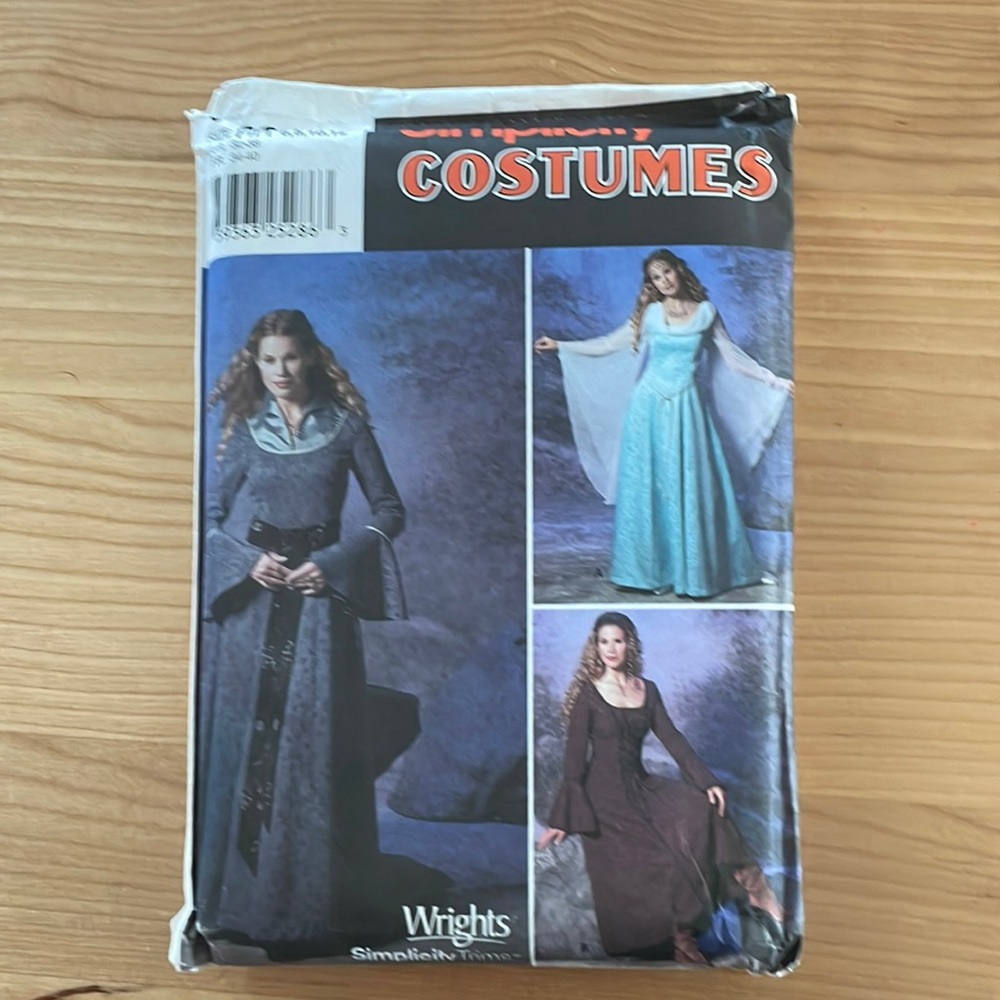 Medieval costume pattern size 6,8,10,12 Simplicity 9891